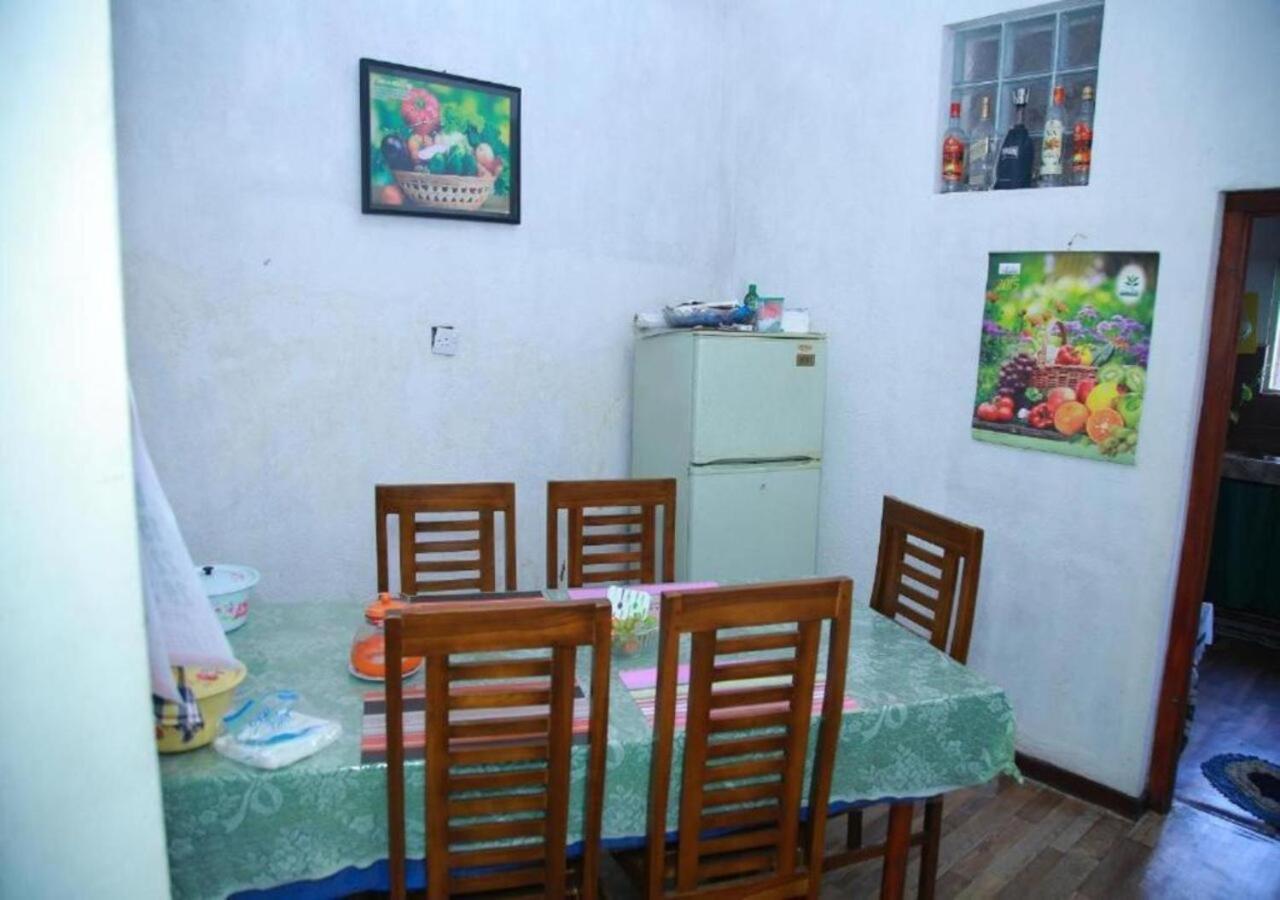 Weerakoon Guest Apartman Hikkaduwa Kültér fotó